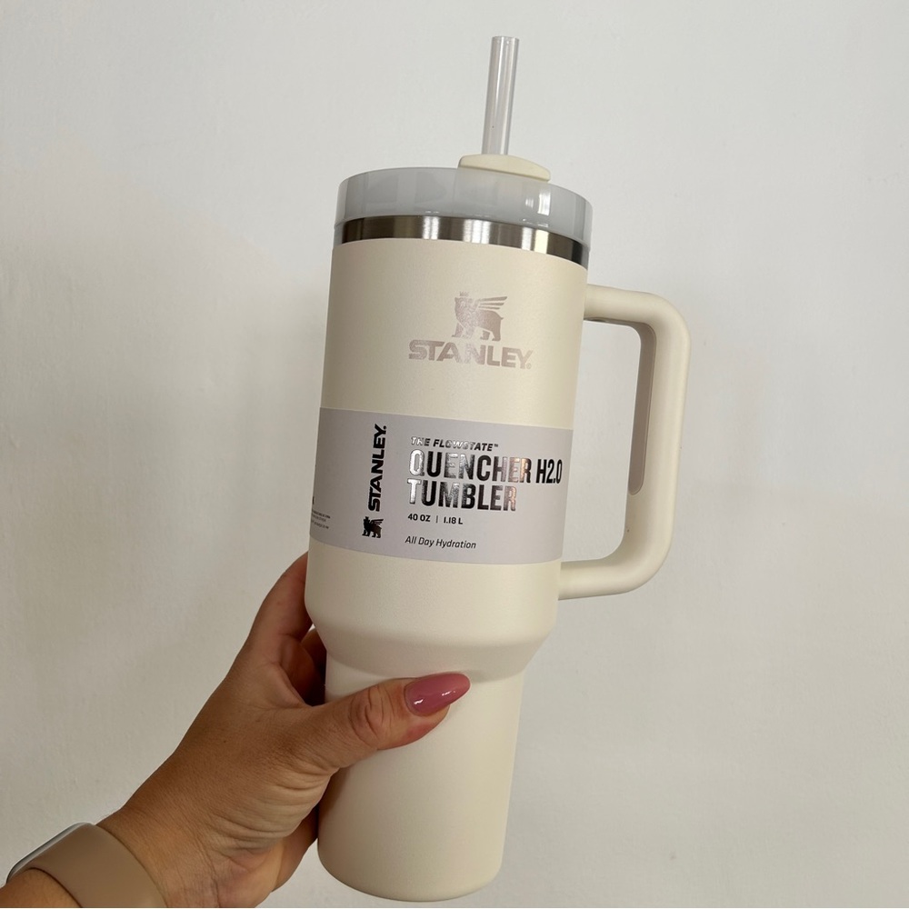 COPY - NWT Stanley 40oz Adventure Quencher
Travel Tumbler in Cream